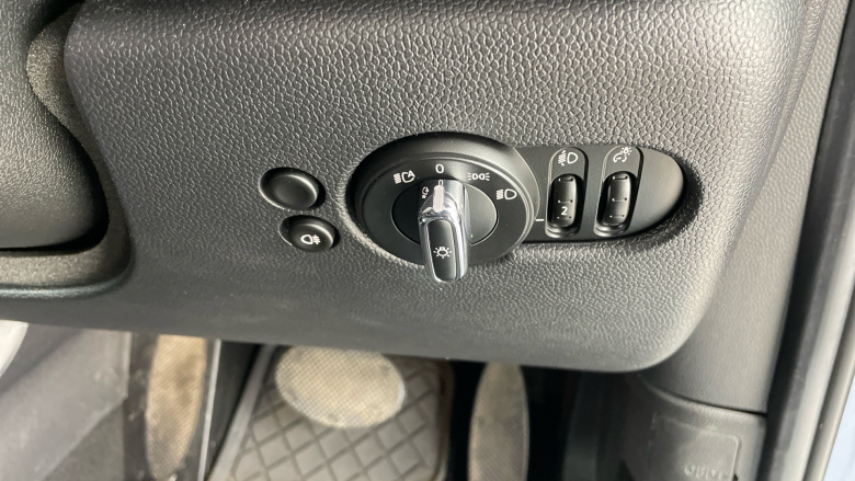 MINI Hatchback 1.5 Cooper Exclusive Premium 5dr Auto Petrol Hatchback